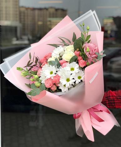 Букет цветов из: Розы, Лизиантусы и Хризантемы в Николо-Березовка